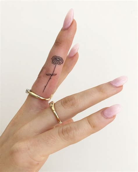 50+ Flattering Minimalist Tattoos to Exude Charm and Confidence | Small hand tattoos, Small ...