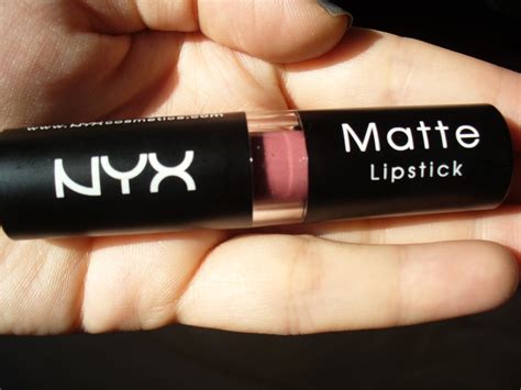 Pretty&Adorable: NYX Matte Lipstick in Natural