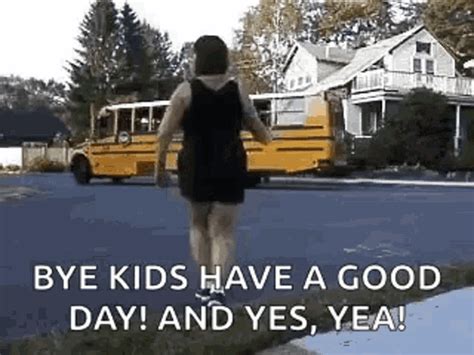 Back To School Mom Dance GIF - BackToSchool MomDance AppyFirstDayOfSchool - Discover & Share GIFs