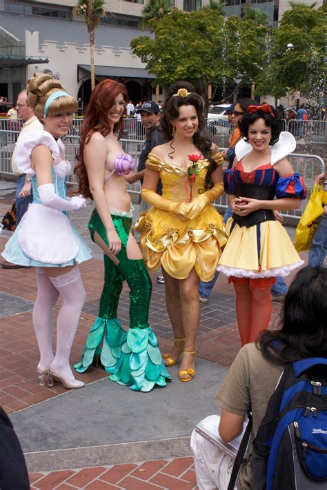 Disney Princess Photo: Disney Cosplay | Disney cosplay, Cosplay girls ...