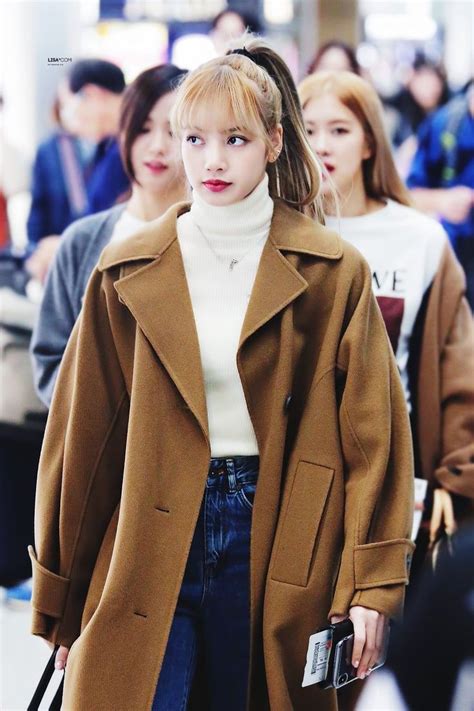 lisa pics (@lisapics_) / X | Off duty outfits, Korean airport fashion ...