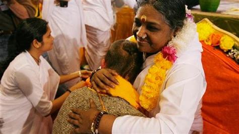 Indian spiritual leader Amma, the 'hugging saint,' visits DC area | WJLA