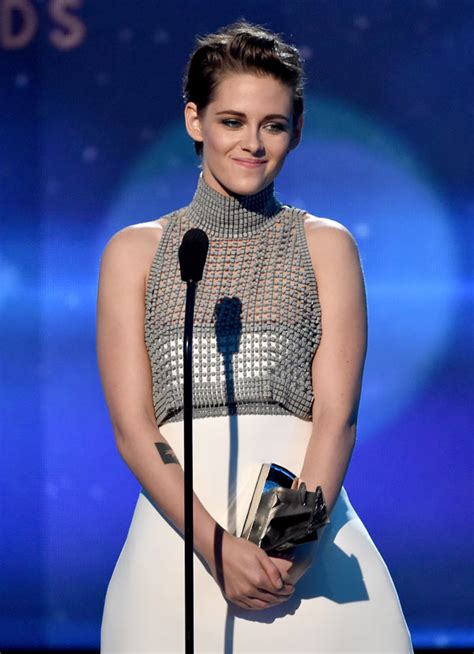 Kristen Stewart Wardrobe Malfunction — Her Nip-Slip Reaction ...