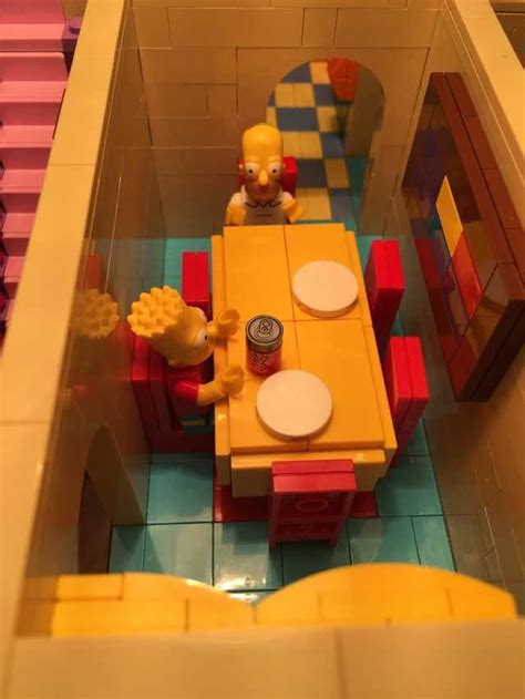 LEGO Simpson's House 2.0 - Bigger and better | Lego simpsons, Lego, Simpson