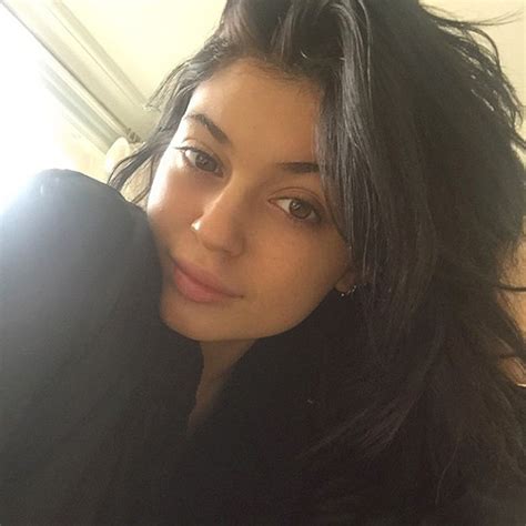 Kylie Jenner Looks Amazing Without Makeup—See the Gorgeous Pic! - E ...