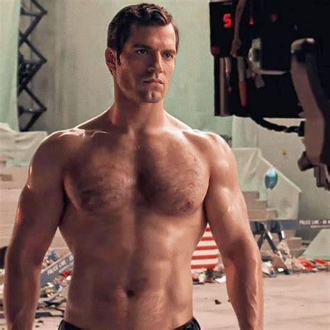 Can't get enough of Supes body pics - Henry Cavill : r/LadyBoners