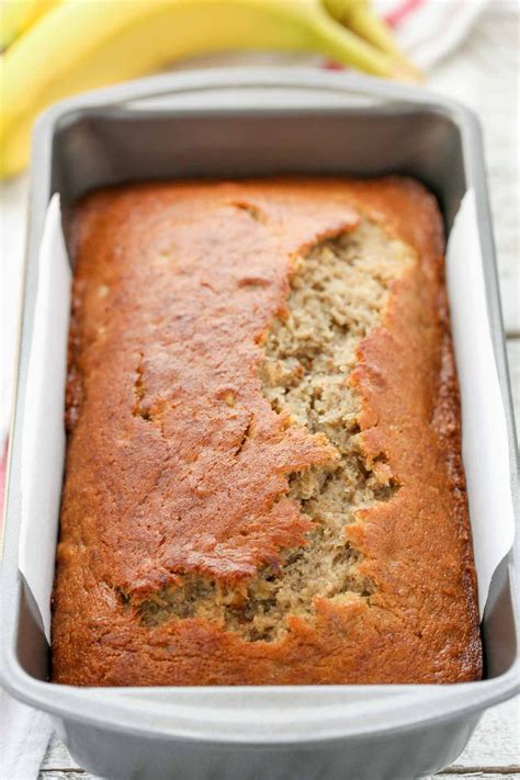 CLASSIC BANANA BREAD RECIPE | Easy banana bread recipe, Easy banana ...