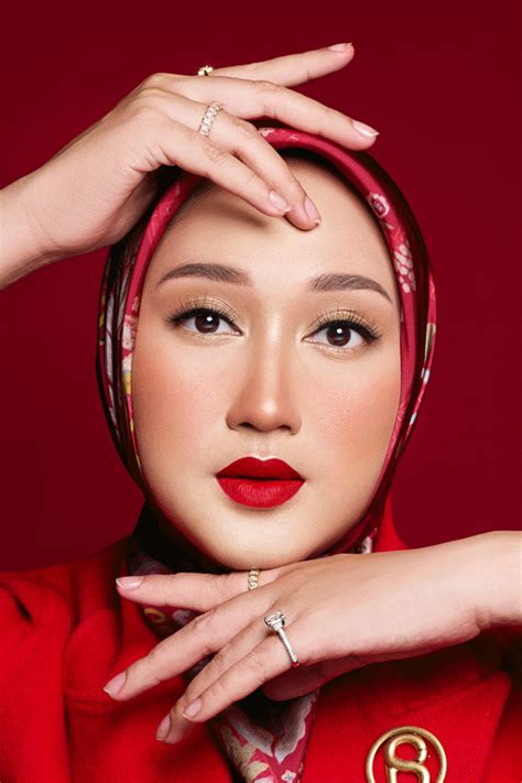 The beauty essentials for Hari Raya visiting, according to these digital creators