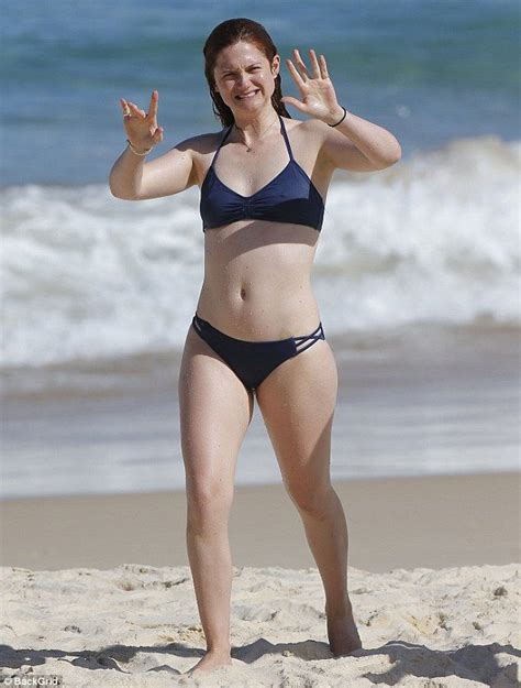 Harry Potter's Bonnie Wright showcases her bikini body on Bondi Beach | Bonnie wright, Bonnie ...