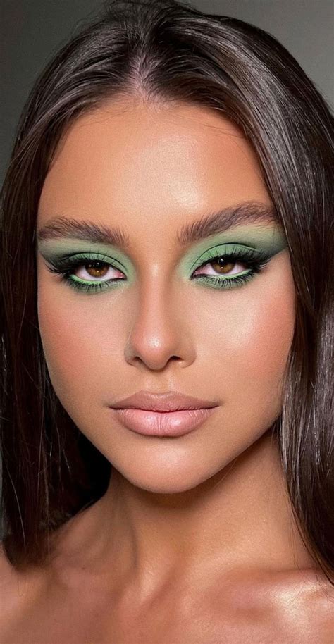 50 Gorgeous Makeup Trends to Try in 2022 : Green Eyeshadow I Take You | Wedding Readings ...