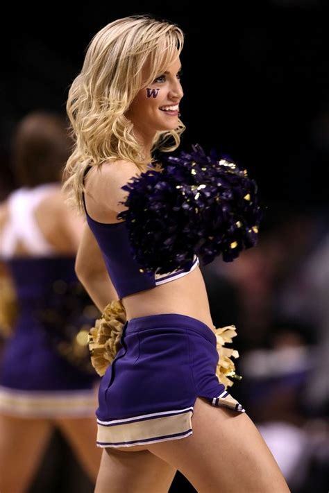 Washington Huskies Cheerleader | Cute cheerleaders, Washington huskies, Cheerleading