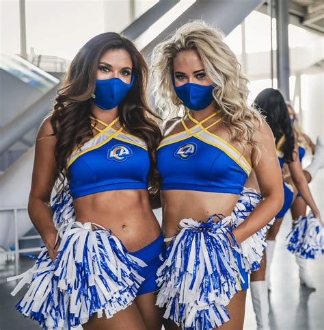 LA Rams cheerleaders : cheerleaders