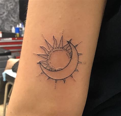 Sun And Moon Tattoo Meanings Custom Tattoo Design - vrogue.co