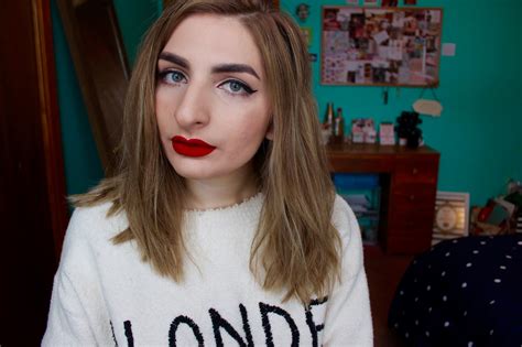 Holiday Makeup Look | Gold Eyes and Red Lips — life according to francesca