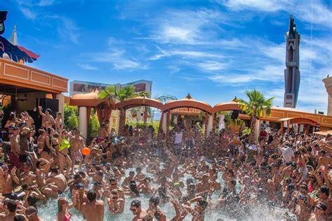 Pool Parties Archives - Vegas Bottle Service Tips