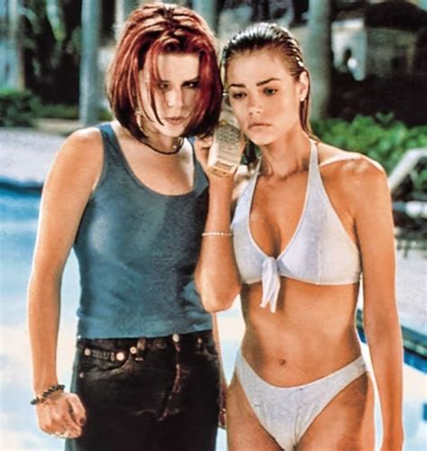 Denise richards y neve campbell en juegos salvajes wild things 1998 ...