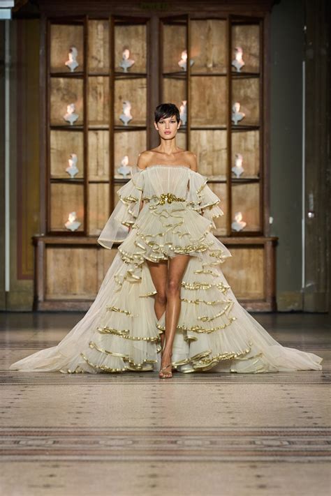 Spring 2023 Couture Fashion shows | Vogue