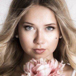 Laura Kamhuber - Age, Family, Bio | Famous Birthdays