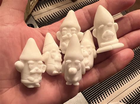 STL file Bluey Garden Gnomes 🎨・3D print object to download・Cults