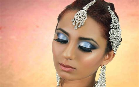 Indian Bridal Eye Makeup Tutorial - Wavy Haircut