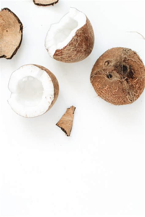 Benefits and Uses of Coconut Oil - Helona Chloe