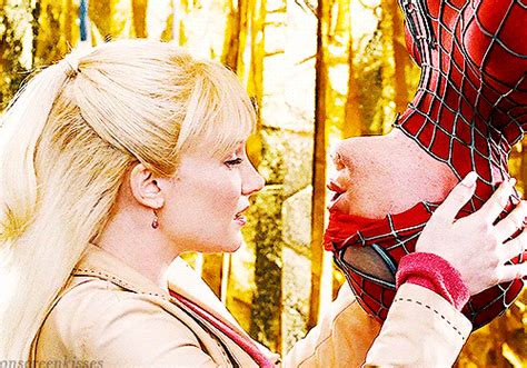 Spiderman Gwen Stacy Kiss