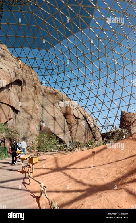 Doorly zoo dome with desert exhibit hi-res stock photography and images ...