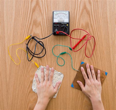 Hand Battery: Chemistry & Electricity Science Activity | Exploratorium ...