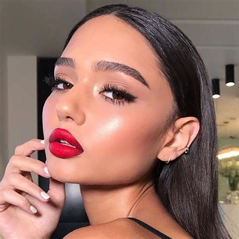 40 Best Makeup Looks & Ideas for 2023 | Red lipstick makeup, Classy makeup, Red lip makeup