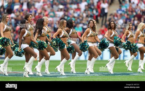 Jacksonville Jaguars Cheerleaders Stock Photos & Jacksonville Jaguars ...