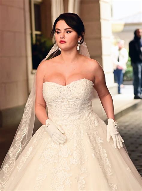 Selena Gomez's Wedding Dress in Only Murders in the Building | POPSUGAR Fashion UK Photo 4