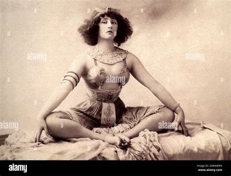 1907, FRANCE : The french woman writer COLETTE Willy ( born Sidonie Gabrielle Colette - Saint ...