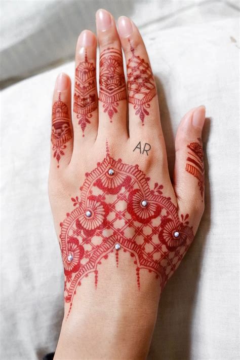 Red henna design simple @amiriff #henna #mehdi #easyhenna | Henna ...