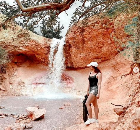 PHOTO Trevor Bauer's Girlfriend At Bryce Canyon National Park In Utah