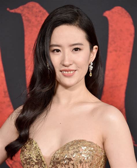 Liu Yifei Wearing Elie Saab at the Mulan Premiere | Glamour, Gorgeous ...