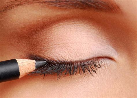 10 Best Eyeliners for Sensitive Eyes (& Eyelids