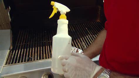 Here's How You Clean a Grill Using Vinegar and Aluminum Foil - YouTube