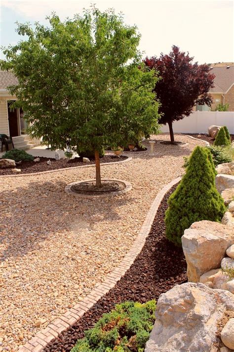 10+ Front Yard Landscaping Ideas With Rocks And Mulch