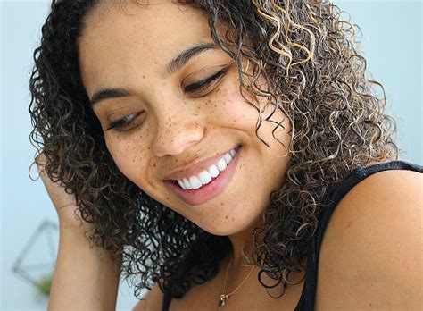 Samantha Jane: Healthy, Happy Curls with Shea Moisture - Curly Hair Routine