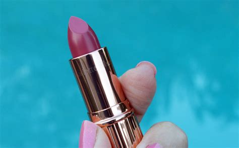 charlotte tilbury kissing kiss chase lipstick feature image – Bay Area Fashionista