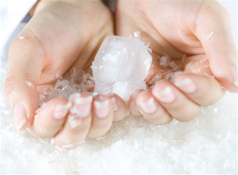 Ice burn: Symptoms, scars, and first aid