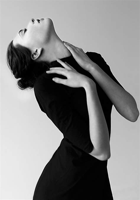 50 Best Model Poses from Top Models (+5 FREEBIES) | Fashion photography poses, Photography poses ...