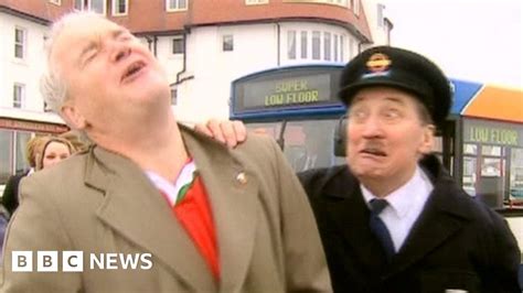 Blakey on the buses in Wales in 2002 - BBC News