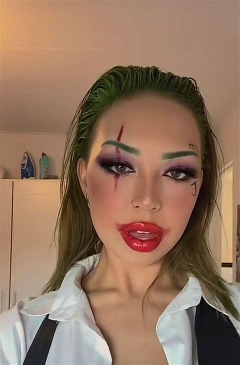 Joker Halloween Makeup, Pretty Halloween Costumes, Horror Halloween Costumes, Couples Halloween ...