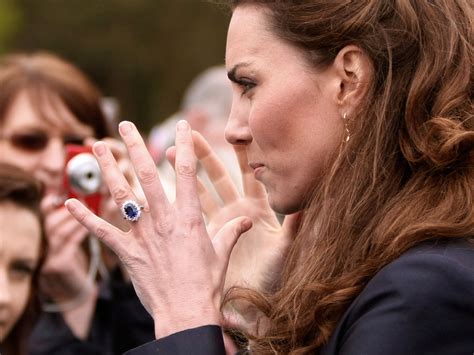 Kate Middleton having her engagement ring resized - CBS News