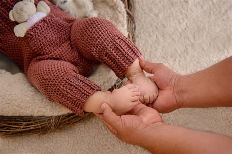 Newborn Baby Feet and Hands of Parents Stock Image - Image of love ...