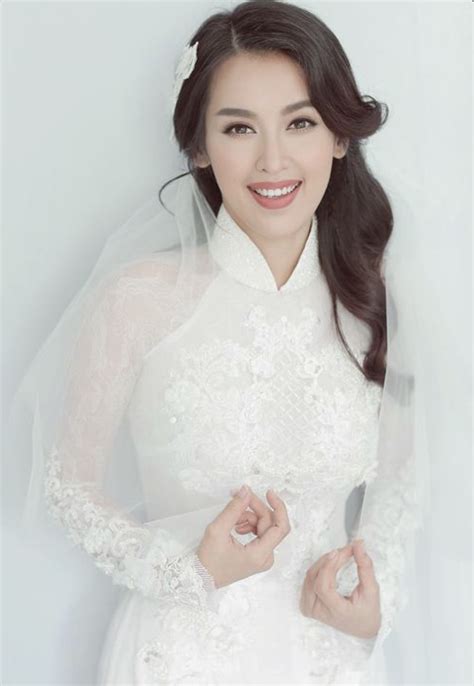 Wear white lace ao dai instead of red to your tea ceremony Vietnamese Traditional Dress ...