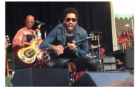 Remember Back When Lenny Kravitz Accidentally Split His Pants On Stage ...