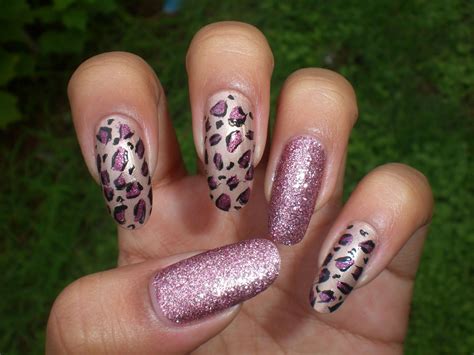 Oh Me! Oh My!: Leopard Print with Glitter Accent | Leopard print nails, Beautiful nails, Nail art