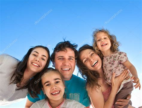 Happy friends having fun outdoors — Stock Photo © Yaruta #9152093